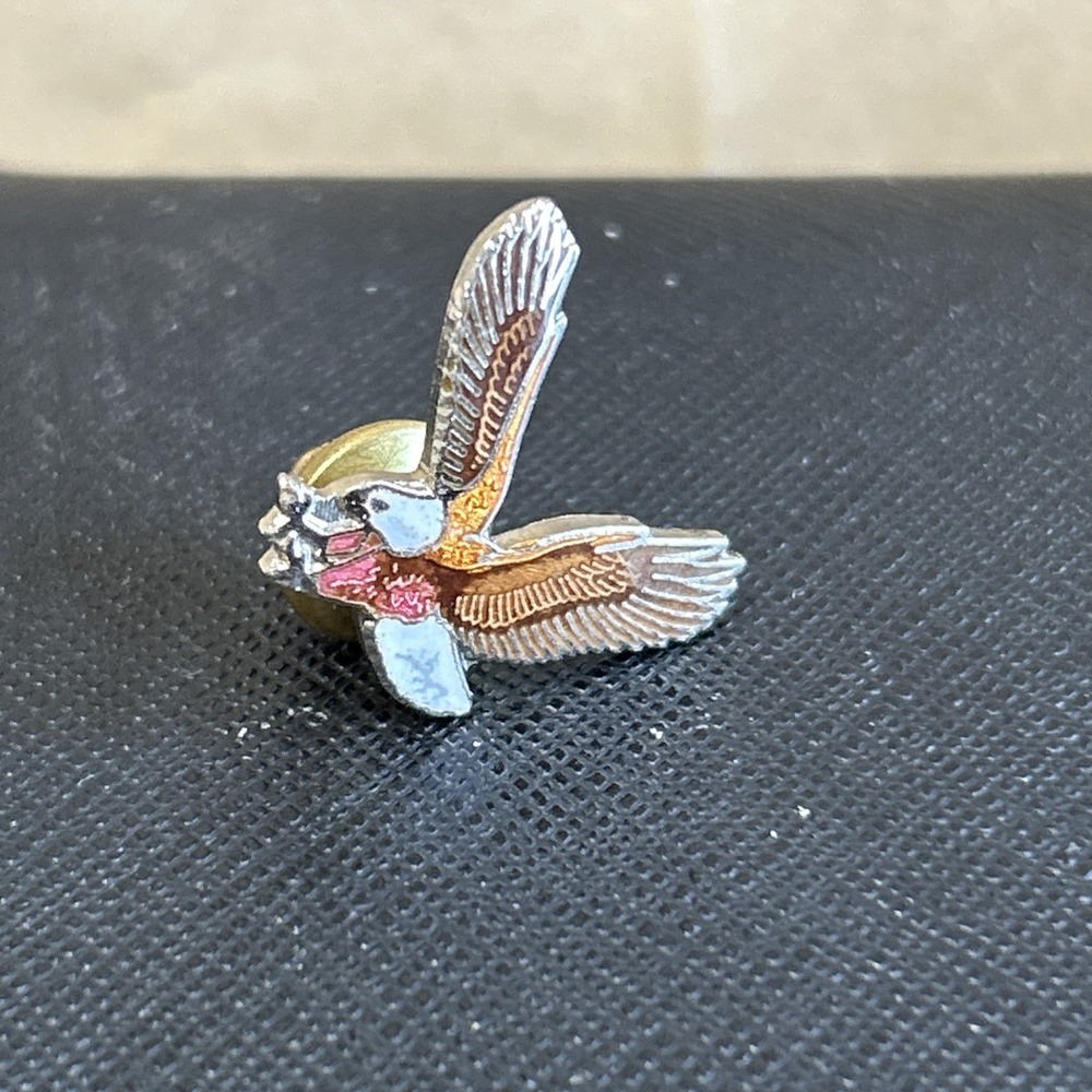 Vintage American Bald Eagle Soaring Lapel Hat Pin Tie Tack Metal Enamel